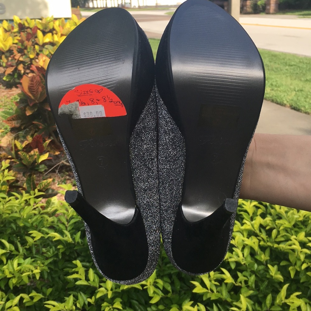 DONATED!!! 🛍 NWOT silver pumps - Picture 3 of 3